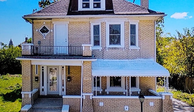 Spacious 6-bedroom house near QLine Tech Hub