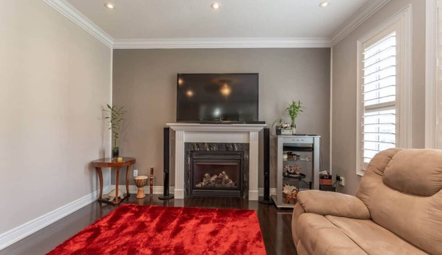 Spacious 7BR Home with Private Yard & Fast WiFi! in Brampton