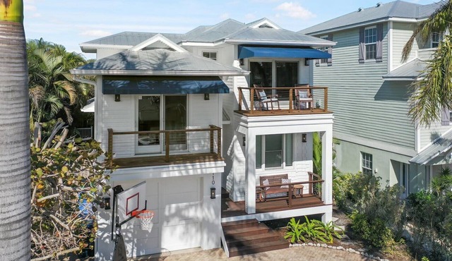 Spacious Beachfront Home in Holmes Beach on Anna Maria Island! Swell Life