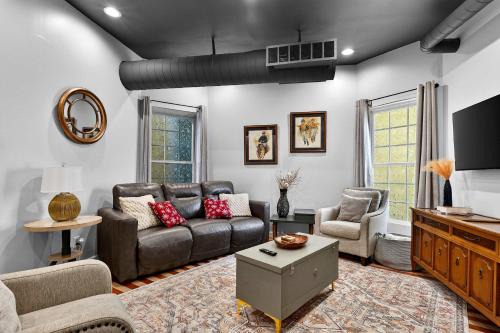 Spacious dual-unit home with private backyard