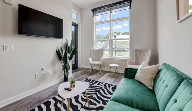 Spacious Haven steps from The Beltine