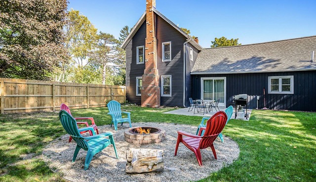 Spacious home close to town with game room & hot tub