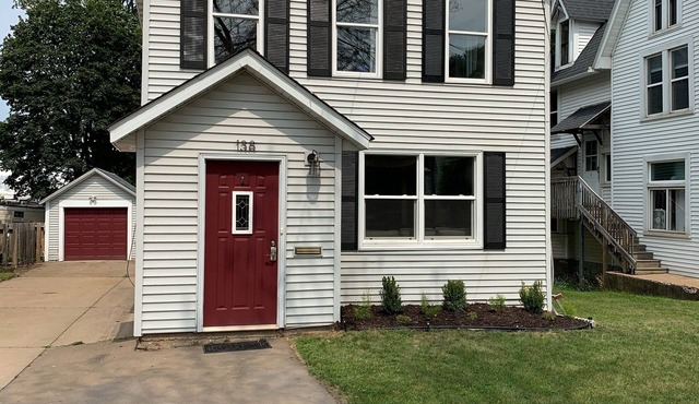 Spacious house in the heart of Marquette.