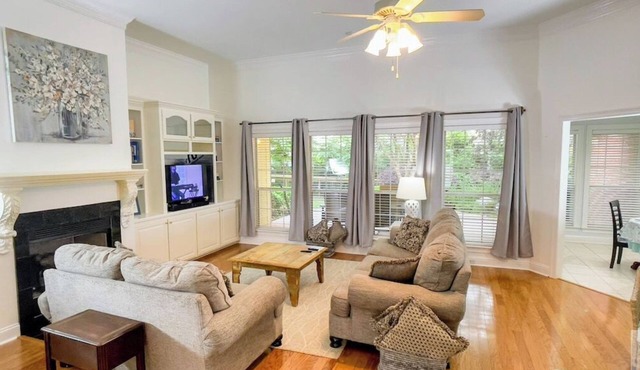 Spacious King Suite Home W/Serene Patio