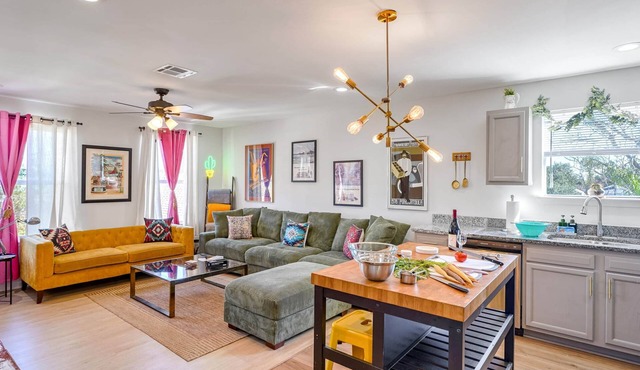 Spacious Retreat by FQ | Mini-Pool | EV Parking, | Parking | Patio | Laundry | 1GB Wifi | Parkview |