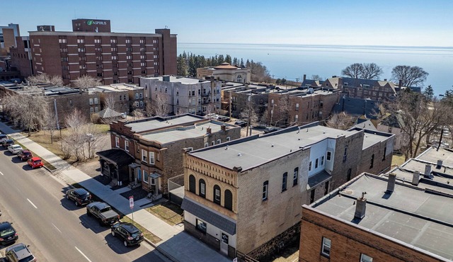 Spacious Studio Apartment centrally located in Duluth, MN. Experience ease and accessibility.