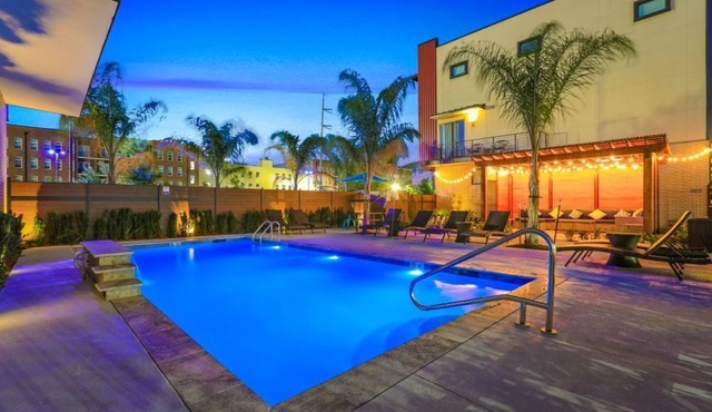 Spacious Townhouse Near French Quarter