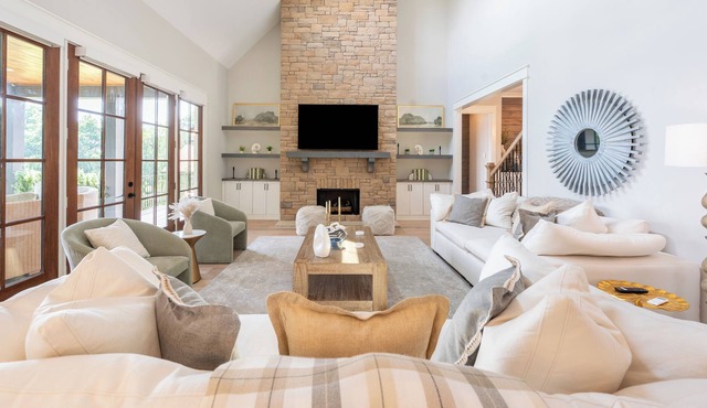 Spectacular House 4BR 5BA - Lake front