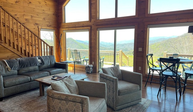 Spectacular Mountain Views w/Pool table and Fire pit!