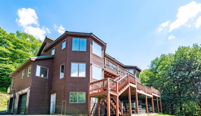 Spruce Lodge - 1465 Mountainside Rd Spruce Lodge - Easy Access to Dolly Sods, Lake Access, Pet Friendly, Hot Tub
