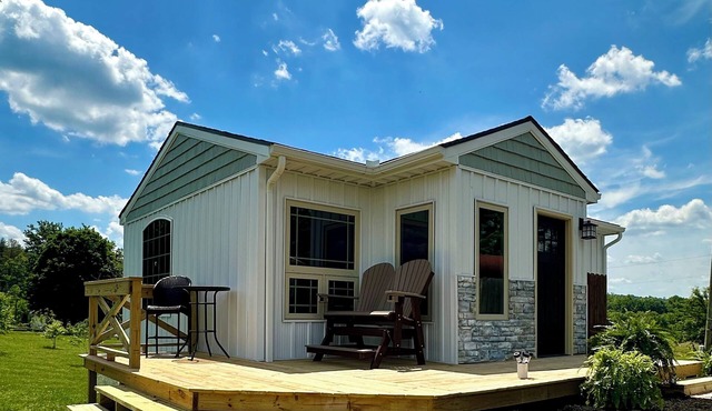 StarGazer 2.0 FARM cottage, just 20 mins to hocking hills. w/fast internet