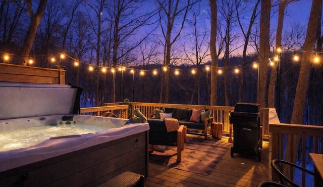 Stargazing Dome + Hot Tub + Sauna + EV Charger, Luxury Cabin Near Harpers Ferry