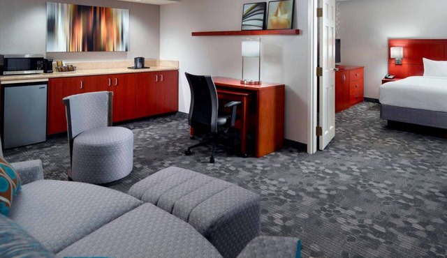 Stay in Style at the Atlanta Hotel! 2 Modern Units, Seasonal Pool, Pet-friendly!
