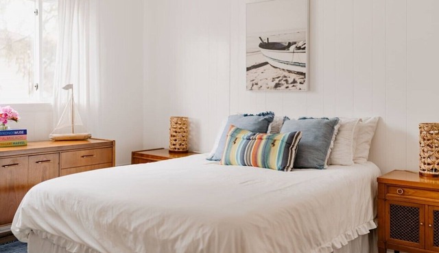 Steps to Beach | Cozy Grand Beach Cottage