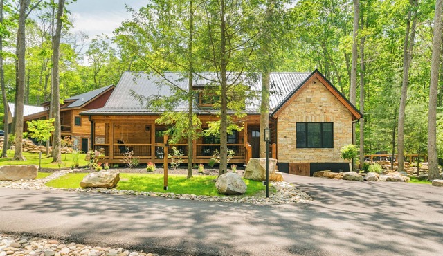 Stone Haven: Sauna, Lake Access w/Dock Slip, 4 Suites, Hot Tub