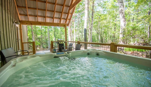 Stone's Throw Bungalow | Loved by Couples & Families | Water Access