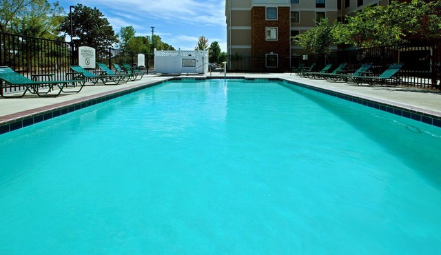 Studio Close to Indianapolis Airport | Free Breakfast. Outdoor Pool