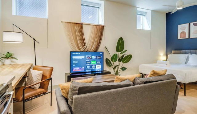 Studio unit in the heart of Lou's medical complex!