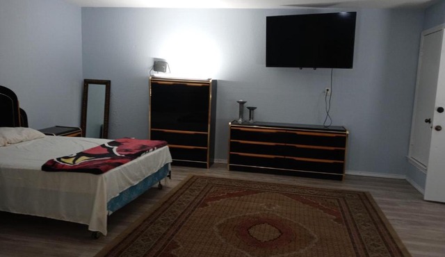 Studio w/ private bathroom in Carrollton