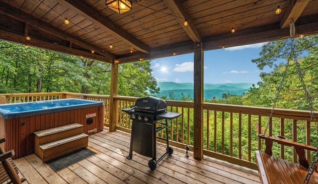 Stunning Mnt View Cabin: Hot Tub & Hiking Trails