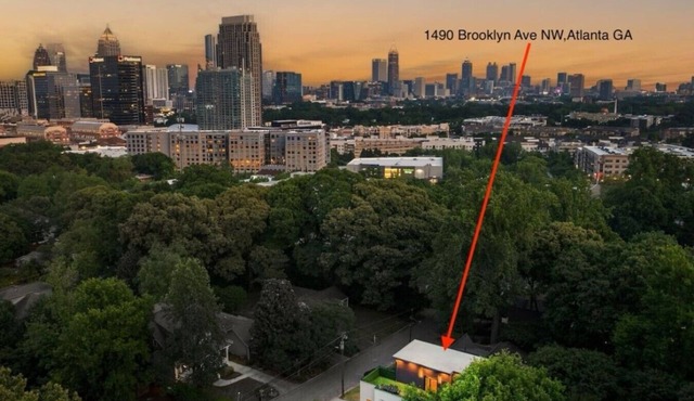Stunning New 4BR/4BA Loring Heights Home | Private Rooftop + 4 King Beds