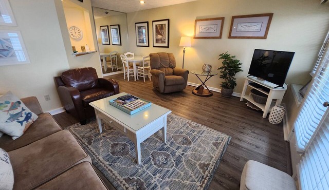 Stunning views! Private Balcony - North Shore Inn Unit 206