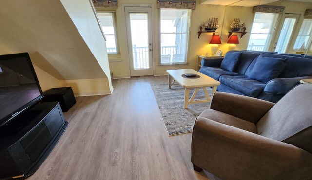 Stunning Views, Private Master Suite - North Shore Inn Condo 306