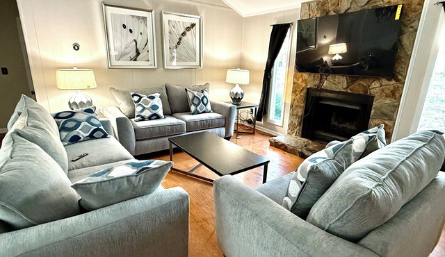 Stylish, charming, & cozy 3-bedroom house in Charlotte near Carowinds & Topgolf.