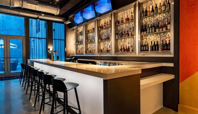 Stylish Downtown Stay Perfect for Group | Enjoy Access to Downtown Savannah