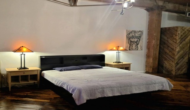 Stylish Loft City & River Views!