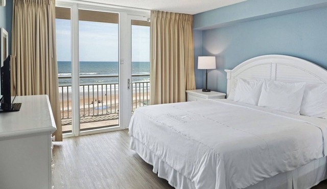 Stylish Ocean View 1BR Condo w/Resort Pool, Kitchen, & Easy Beach Walk Access in Ormond Beach