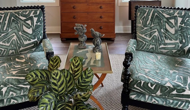 Stylish Oxford getaway! Just a 10-minute walk to Oxford’s historic Downtown Squ.