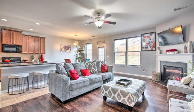 Suburban Atlanta Vacation Home ~ 3 Mi to Airport!