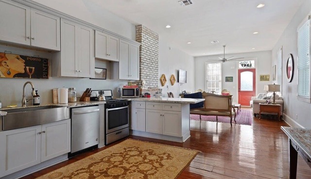 Sunny Freshly Renovated Art Pad- Great for Groups