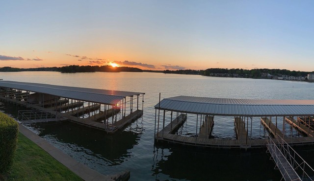 "Sunsets on Hamilton" Lakefront Condo!