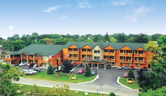 Super 8 by Wyndham Bridgeview of Mackinaw City