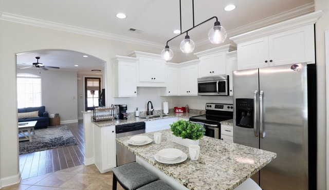 "Swayze Stays" - Charming Oxford Condo!