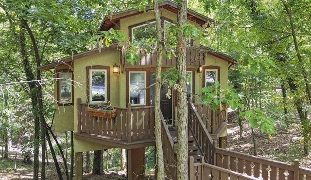 Swiss Chalet Treehouse with Jacuzzi