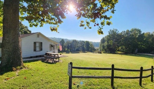 Take It Easy Resort - Cottage #4, Norfork Lake Cabin w/Dock Slip, Walk to Water