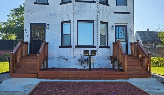 Terrific 2-bedroom house with AC in vibrant Detroit