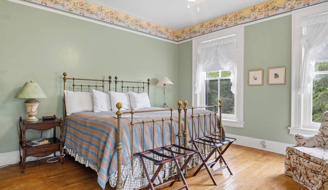 The Auntie Black Suite Historic Rockwood Manor