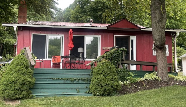 The Bay Cottage has wonderful views of Hamlin lake from its deck 50’ from lake