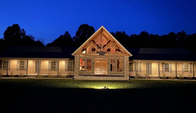 The Bunkhouse Retreat/Sleeps 15/7BR/5BA/4 Private Acres