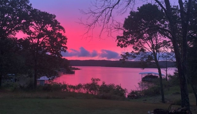The Cabin-Lake Front Oasis