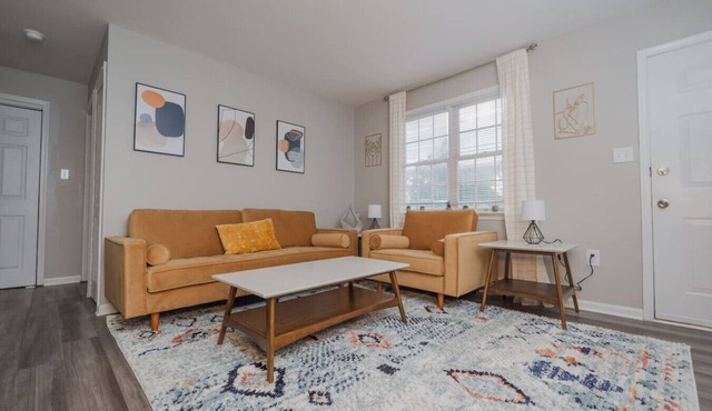 The Charming Crib 2 bedroom Apartment