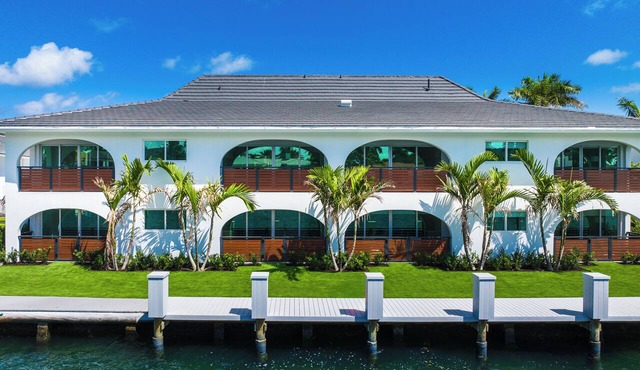 The Courtyard - Poolside Suite in Boca
