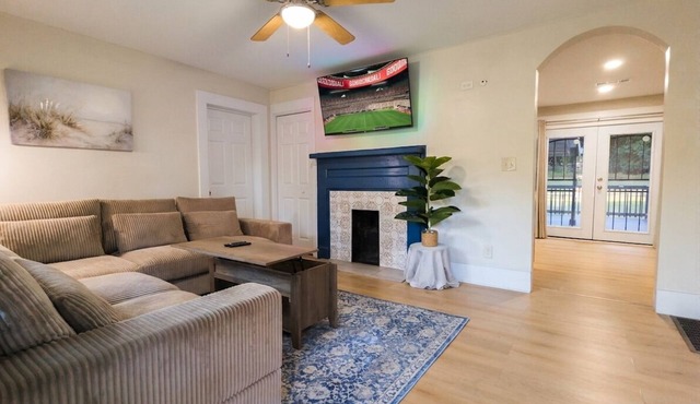 The Crestwood - 3BR/2BA Ranch Home - 25 Min to Atlanta - Sleeps 6