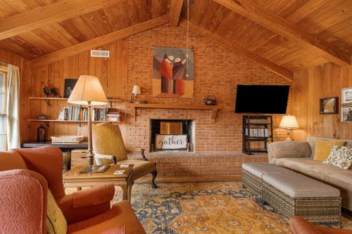 The Crows Nest - Apartment in Asheville near the Smoky Mountains!
