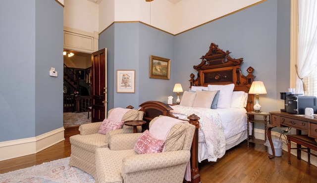 The Eliza | Queen Suite | The Empress Hotel
