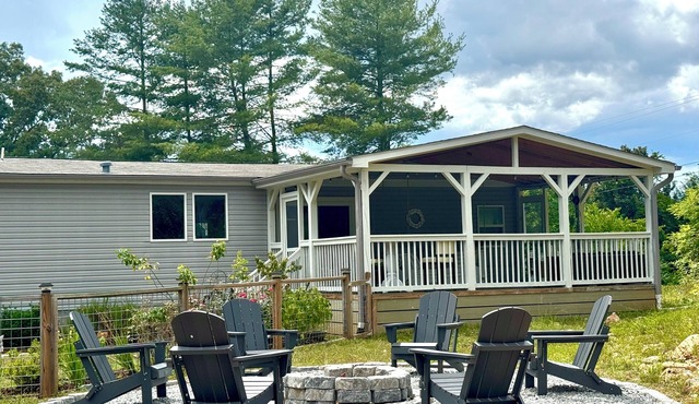 The Field House at Apple Trail Farm. Relaxing Appalachian getaway in Western NC